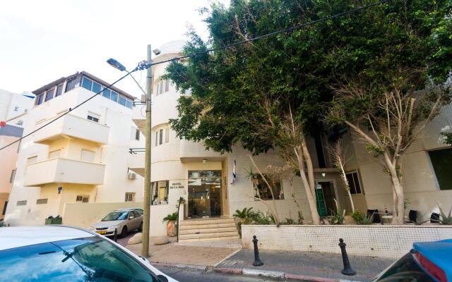 Beach Hotel by Zvieli hotels