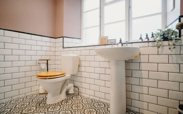 89 The Merchants by The House of Danu