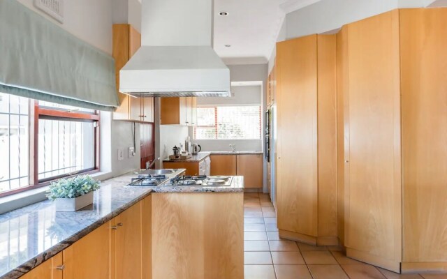 3 Bedroom Hilltop Home With Spectacular Views