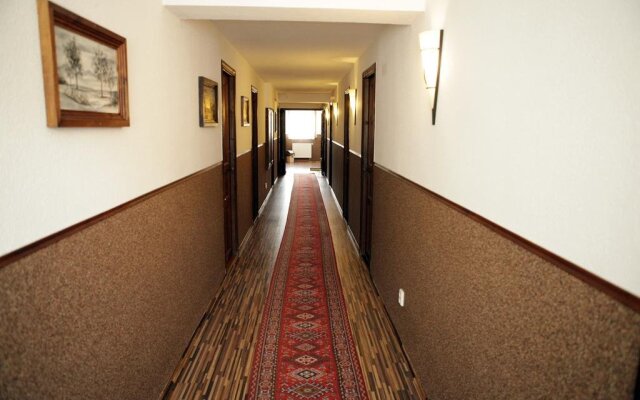 Motel M