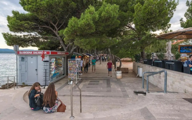 Top Location! Beach & Center Apt 4