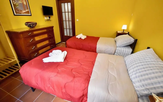 De Angelis Central House
