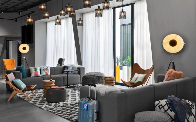Moxy Lyon Airport