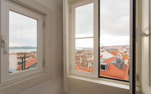 bairro alto-chiado 2 bdr beautifull view