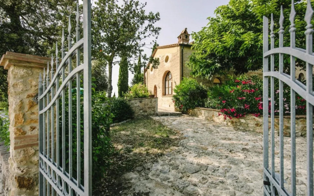 Country House in Tuscany With Pool and Tennis