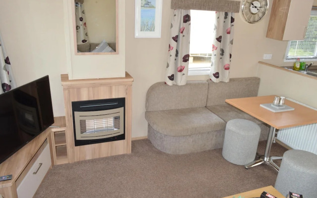 Tattershall Lakes Luxury Caravan With Hot tub