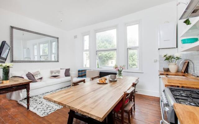 Spacious 2BR flat in Dalston!