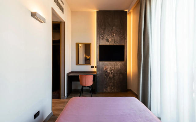 Mokinba Hotels King