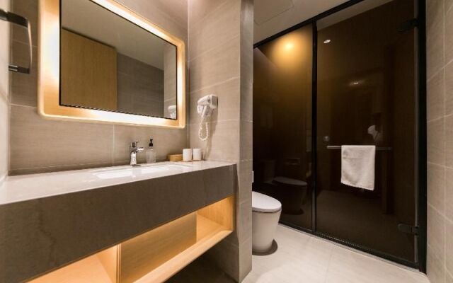 Ji Hotel Shanghai Changshou Road Metro Station
