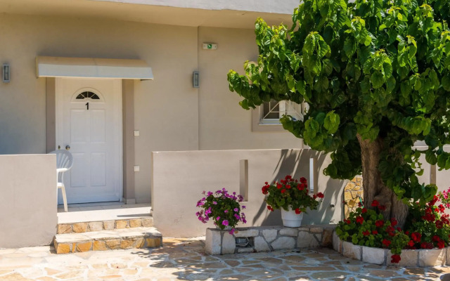 Tesys Studios & Apartments