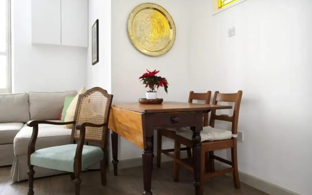 Quiet Ground Floor Mews Flat and Parking