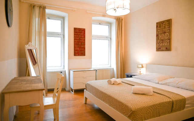 Bright Apartment Schönbrunn Palace