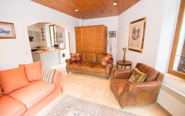 Charming Rustic Coach House