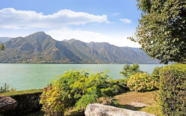 Vacation Property Located On The Lake