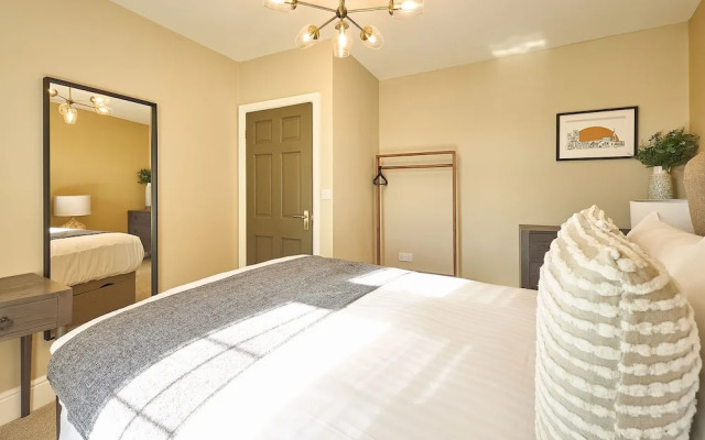 Host Stay Louvaine House