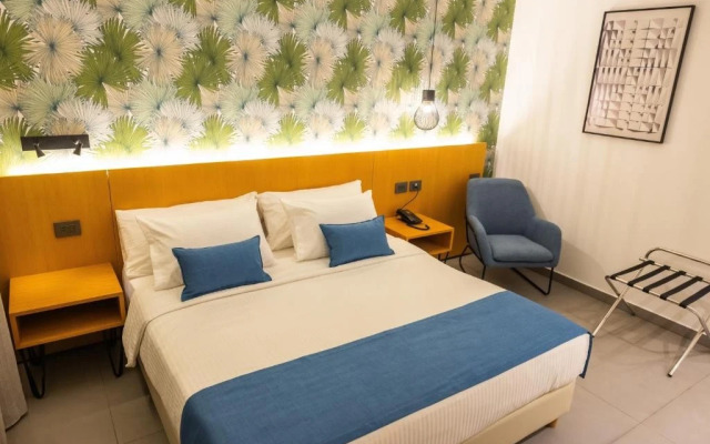 Le Grove Hotel