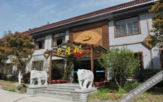Shangri-La Holiday Manor