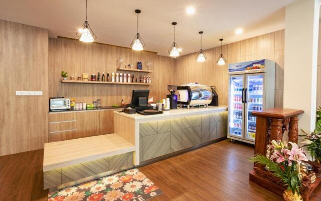 Joli Hotel