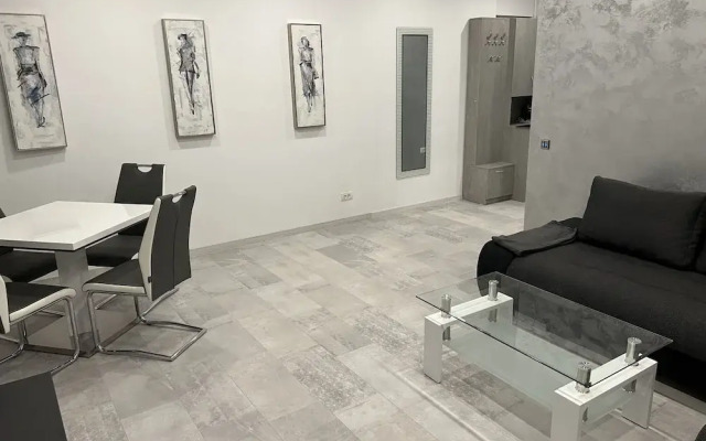 Stunning 2-Room Penthouse Lakeview W11