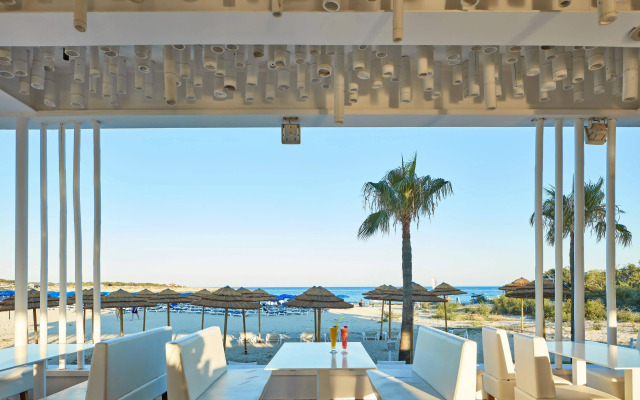 So White Club Resort