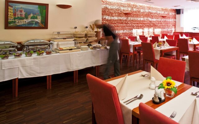 Hotel Mrak 4*