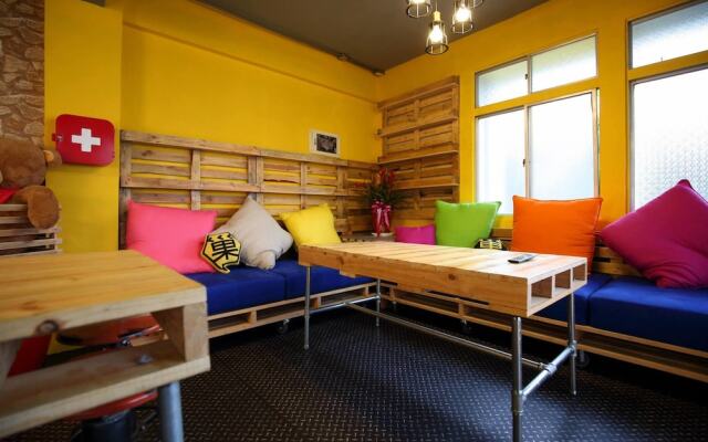 Hive Backpackers