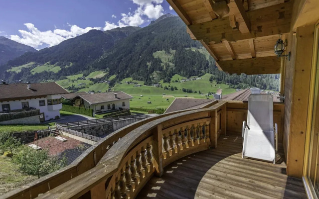 The Stubai Lodge - Modern Living With Garden & Mountain View