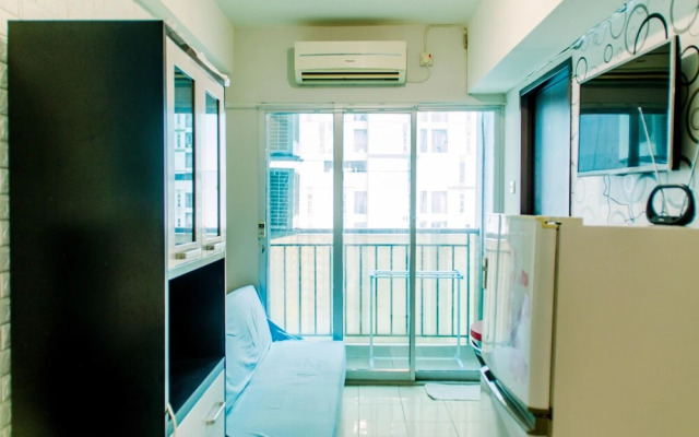 Restful And Comfy 2Br At Serpong Greenview Apartment