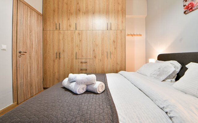 Serene n modern renovated flat