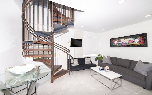 Apartments at 100 Collins