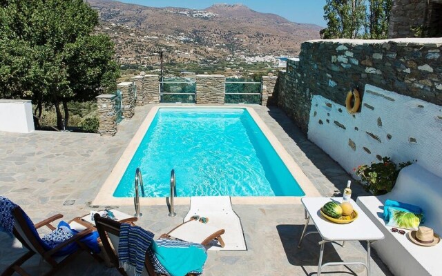 "Harmony" Apt in Stone Tower 1690 • Andros Island