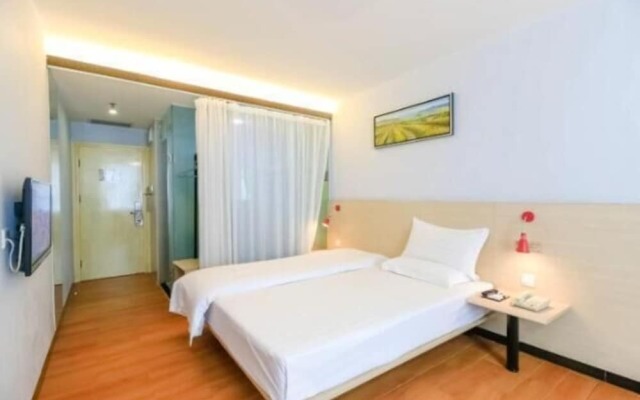 Wenxing Hotel (Zhuhai Xiangzhou Station Riyuebei Opera Theater)