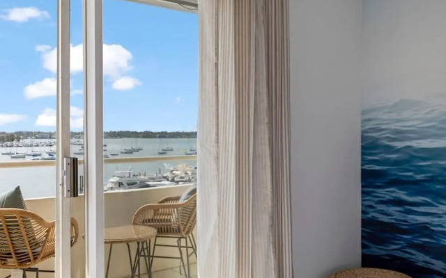 Bayshore Bliss- Cozy Space Pool Views