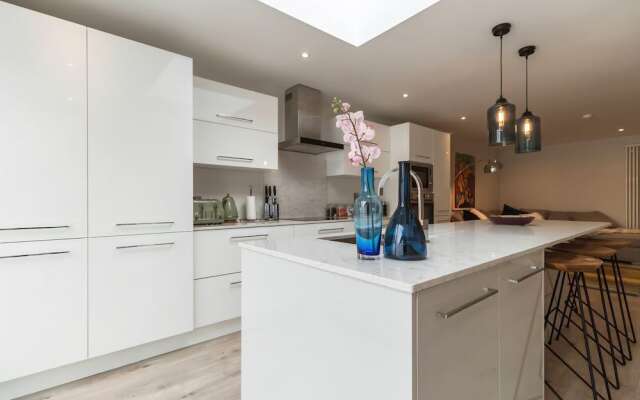 The Jack Butler Yeats Suite by 5STARSTAY
