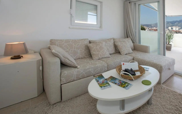 Prime Location Penthouse apt with a large terrace
