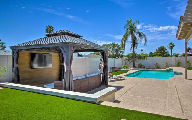 Pet-friendly Scottsdale Oasis w/ Pool & Bbq!