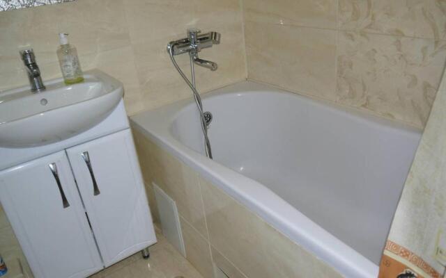 Хмельницьке шосе 122а