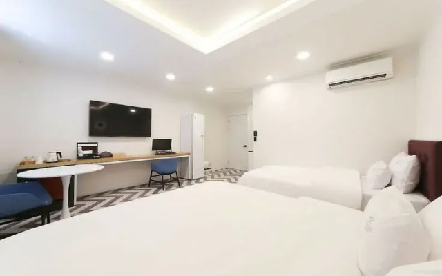 Yangsan Seoksan Candeo