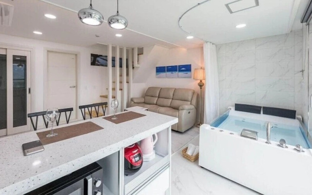 Arco Poolvilla Pension