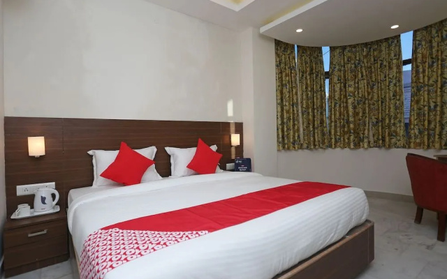 OYO Flagship 18533 Tulip Inn