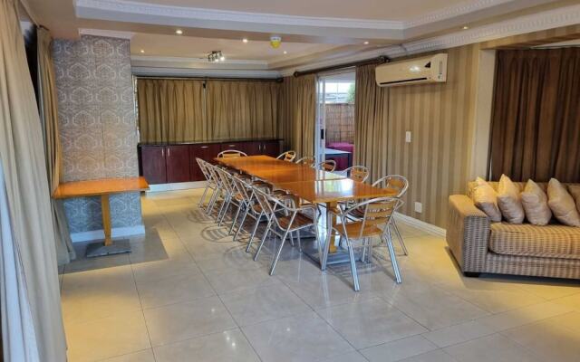 Savoy Lodge With Breakfast Included - Budget Triple Room 3