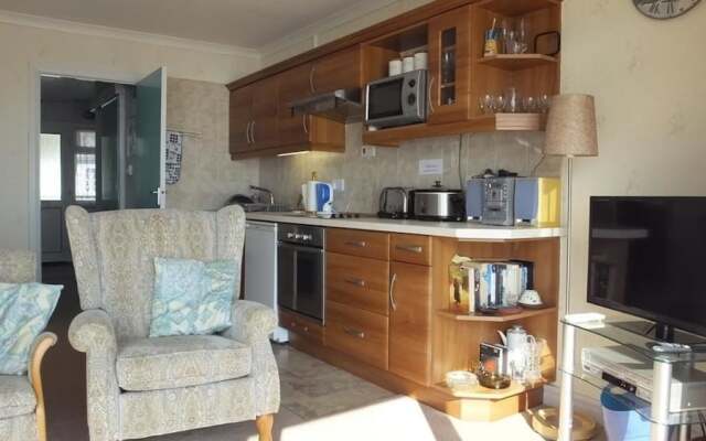 Strandways Court 9