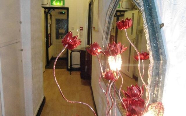 Liverpool Lodge
