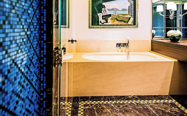 Prince de Galles, a Luxury Collection Hotel, Paris