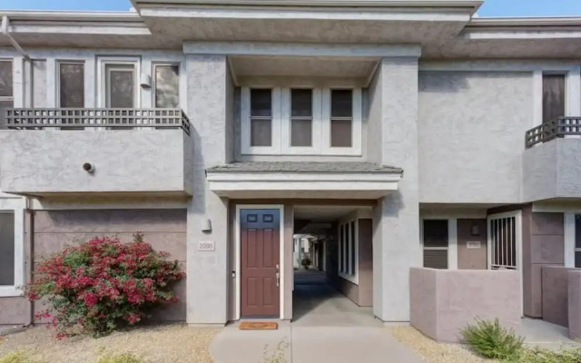 Scottsdale Condo Overlooking Golf Course