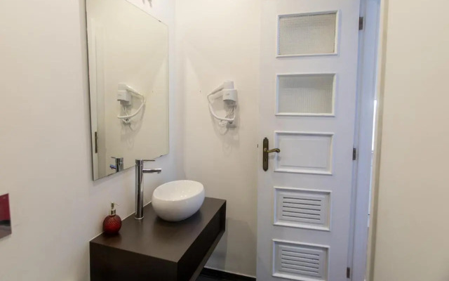 Almada Studios & Suites