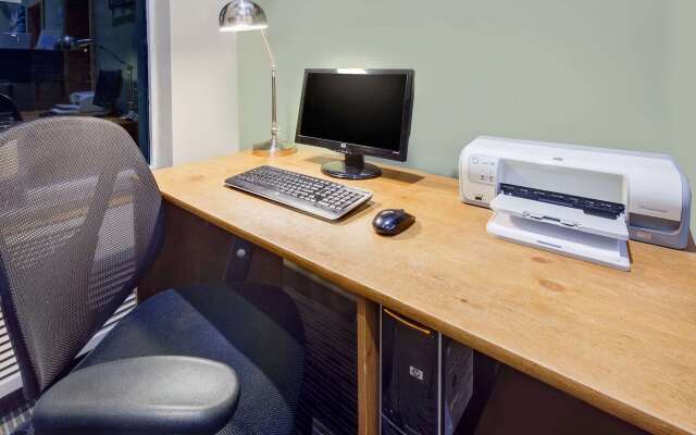 Days Inn by Wyndham Cadillac