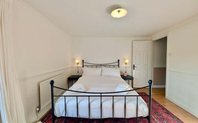 Charming Two-bedroom Home in London