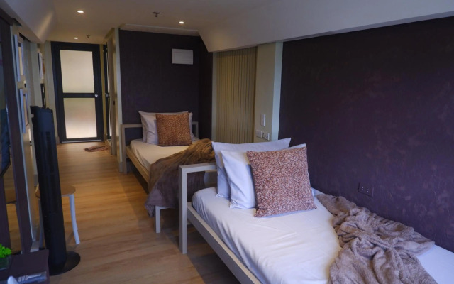 OYO 492 Sunset View Ridge Residences
