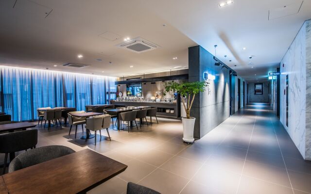 Rivertain Hotel